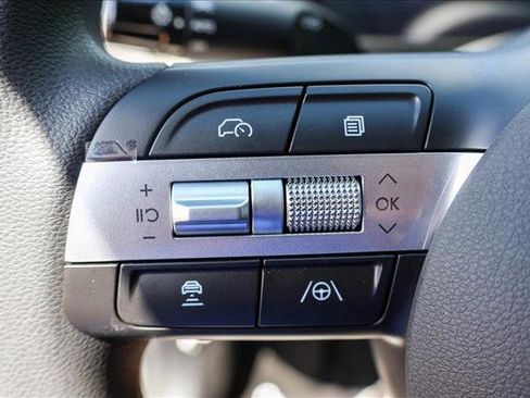 Used 2025 Hyundai Tucson SE AWD/4WD image 14