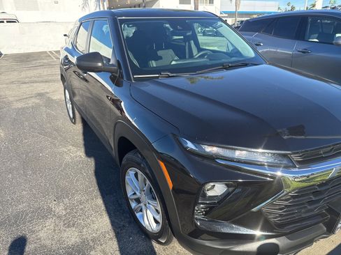 Used 2024 Chevrolet TrailBlazer LS w/ LS Convenience Package image 3