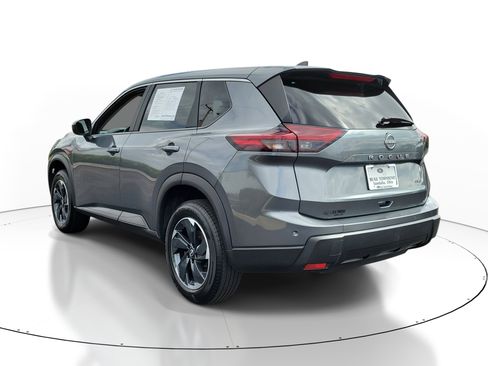 Used 2025 Nissan Rogue SV image 3