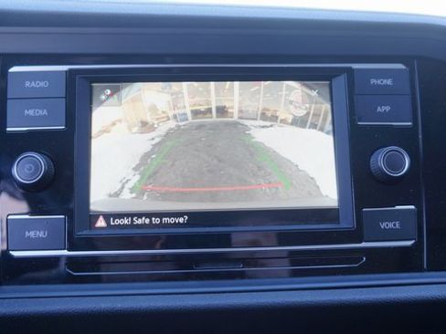 Certified 2023 Volkswagen Jetta SE w/ Panoramic Sunroof Package image 19