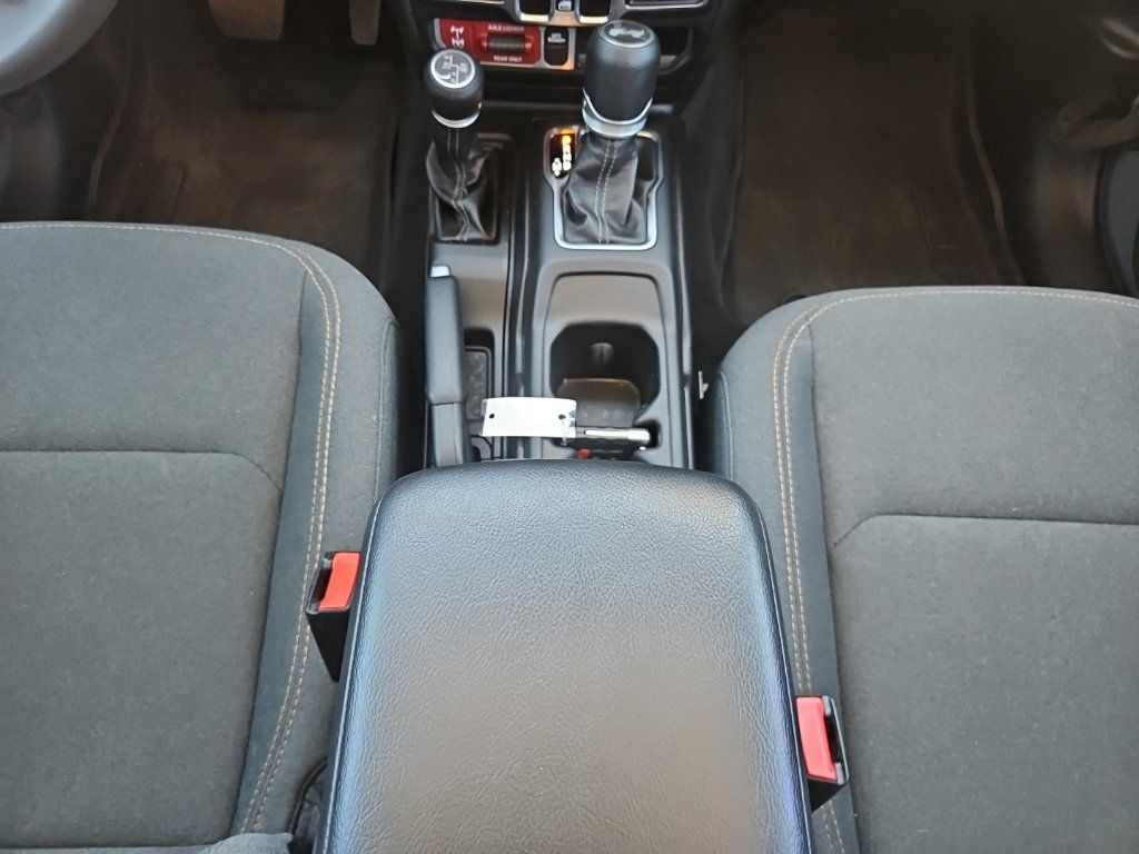 Used 2024 Jeep Wrangler Unlimited AWD/4WD image 30