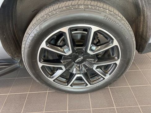 Used 2023 Chevrolet Suburban RST w/ Luxury Package AWD/4WD image 16