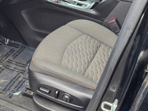 Used 2018 Chevrolet Equinox LT image 20