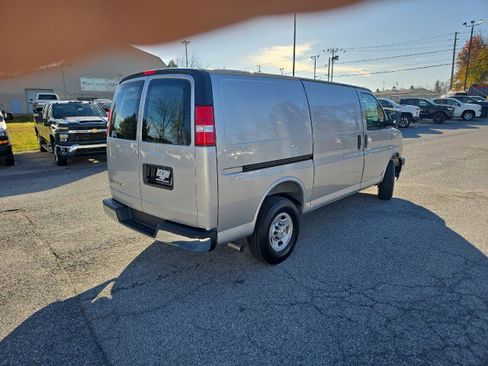 New 2025 Chevrolet Express 3500 image 10