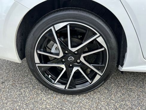 Certified 2025 Nissan Sentra SR w/ SR Premium Package FWD image 15