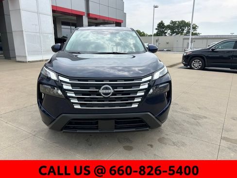 Used 2025 Nissan Rogue SV AWD/4WD image 2