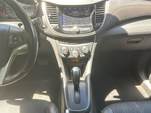 Used 2022 Chevrolet Trax LT w/ Driver Confidence Package AWD/4WD image 11