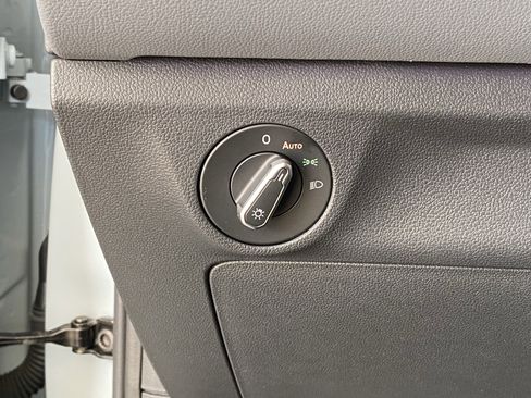 Certified 2025 Volkswagen Jetta SEL FWD image 6