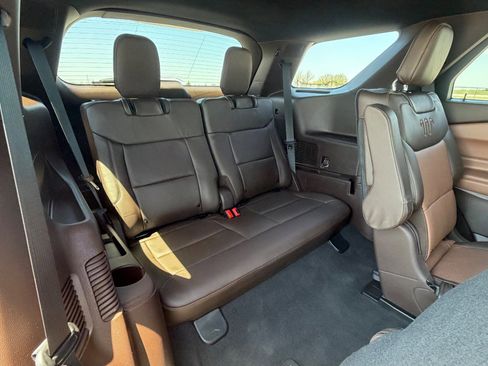 Used 2022 Ford Explorer King Ranch w/ Premium Technology Package AWD/4WD image 91