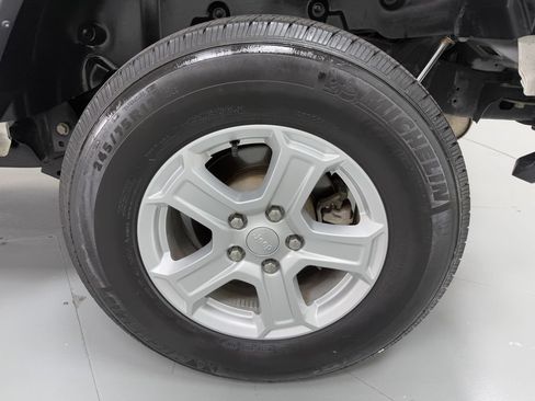 Used 2019 Jeep Wrangler Unlimited Sport S AWD/4WD image 12