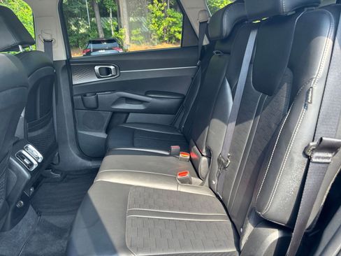 Used 2024 Kia Sorento S FWD image 29