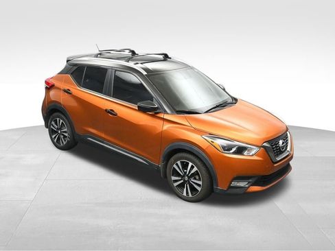 Used 2018 Nissan Kicks SR w/ Exterior Package FWD image 24