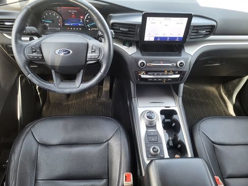 Used 2020 Ford Explorer XLT w/ Comfort Package AWD/4WD image 16