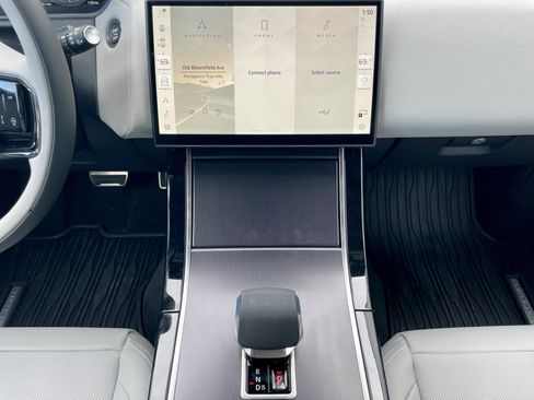 New 2026 Land Rover Range Rover Velar Dynamic SE image 19