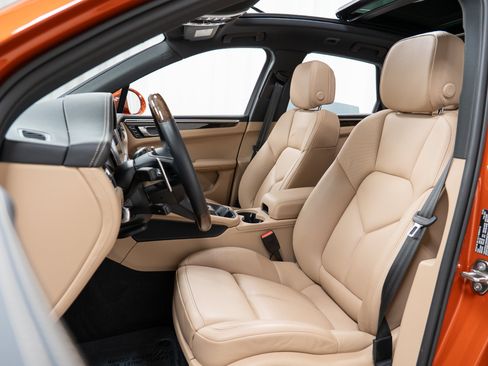 Certified 2024 Porsche Macan S AWD/4WD image 5