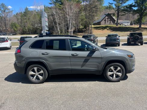 Used 2022 Jeep Cherokee Limited AWD/4WD image 4