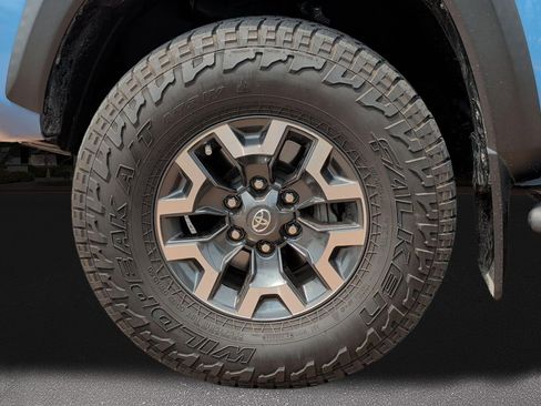 Used 2019 Toyota Tacoma TRD Off-Road w/ Technology Package AWD/4WD image 7