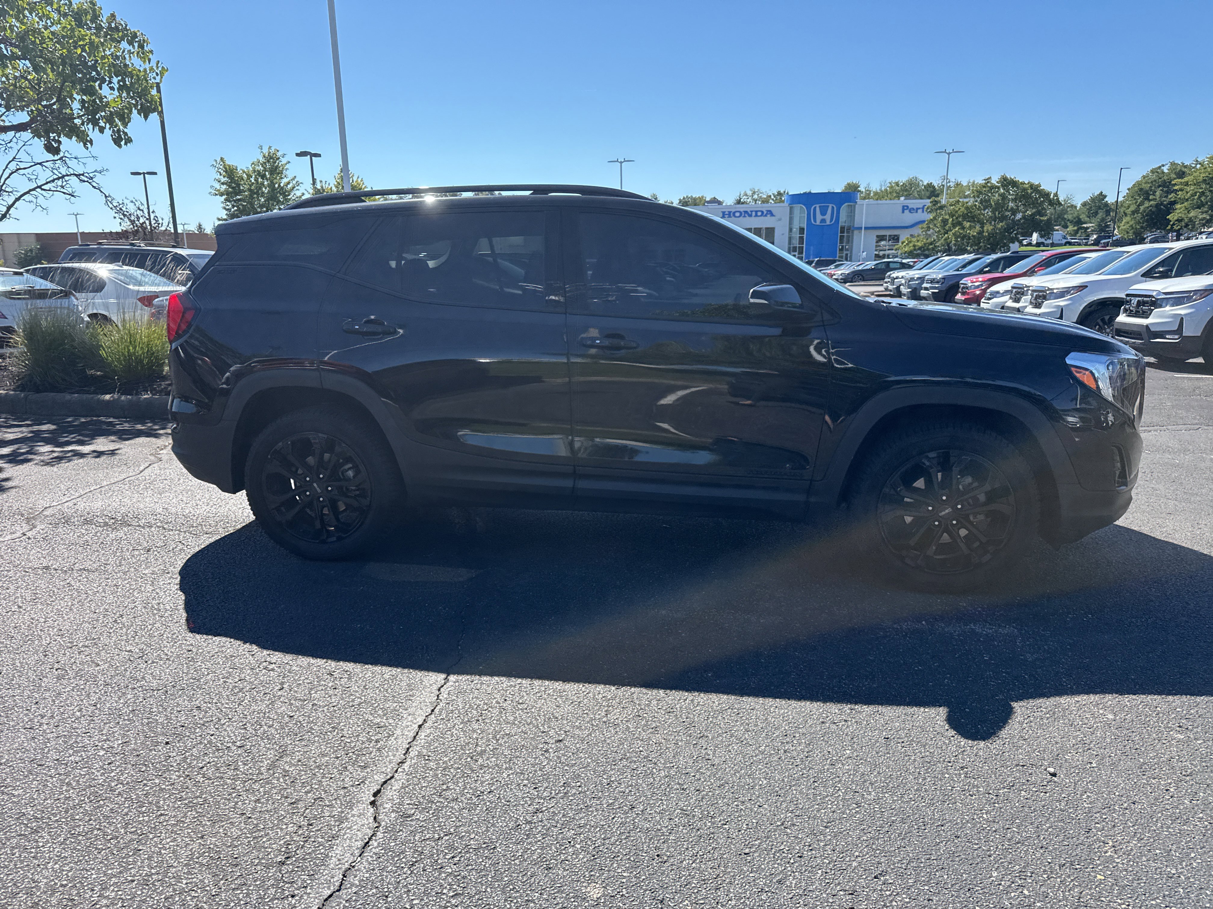 Used 2021 GMC Terrain SLT w/ Infotainment Package II AWD/4WD image 27