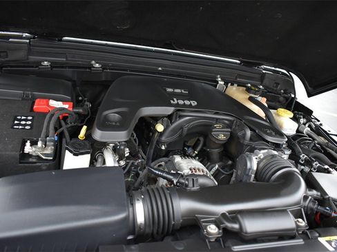 Used 2018 Jeep Wrangler Sport image 33