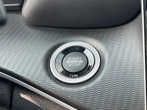 Used 2023 Jeep Grand Cherokee Altitude AWD/4WD image 18