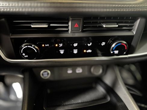 Used 2023 Nissan Rogue S image 15