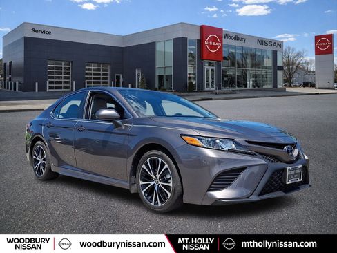 Used 2020 Toyota Camry SE AWD/4WD image 1