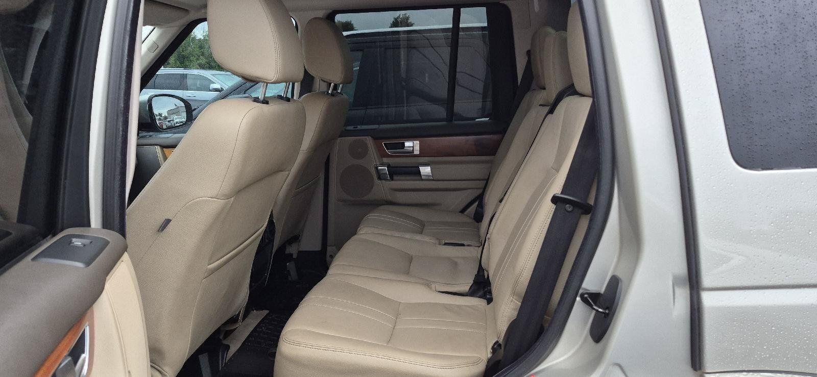 Used 2014 Land Rover LR4 HSE AWD/4WD image 6