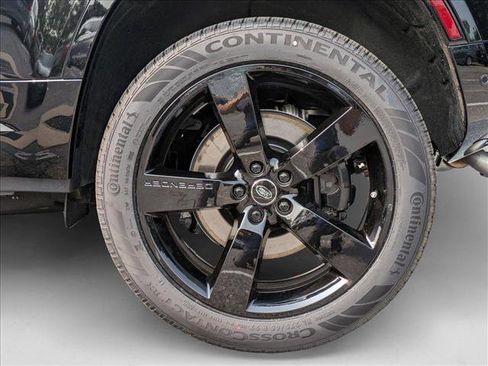 New 2025 Land Rover Defender 110 V8 image 10