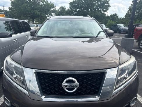 Used 2015 Nissan Pathfinder SL w/ SL Tech Package FWD image 2
