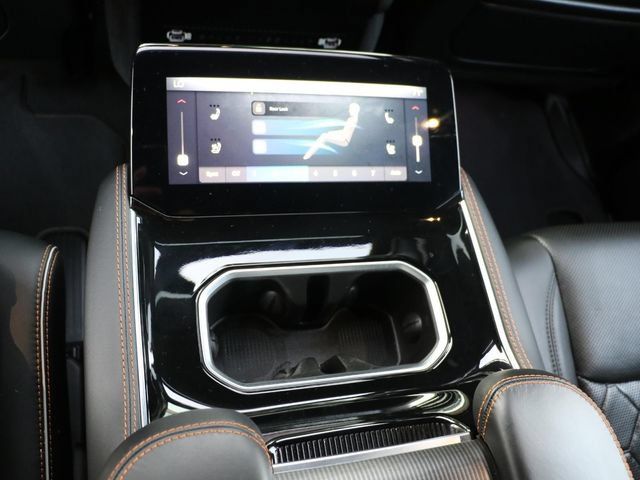 Used 2023 Jeep Grand Wagoneer Series III w/ Rear Seat Video Group 1 AWD/4WD image 17