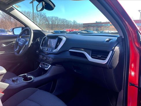 Used 2023 GMC Terrain SLE w/ Driver Convenience Package image 21