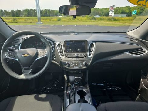 Used 2025 Chevrolet Malibu LT FWD image 14