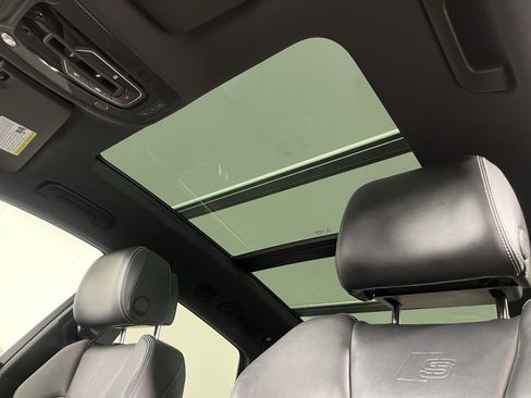 Used 2018 Audi SQ5 Premium Plus w/ S Sport Package image 16