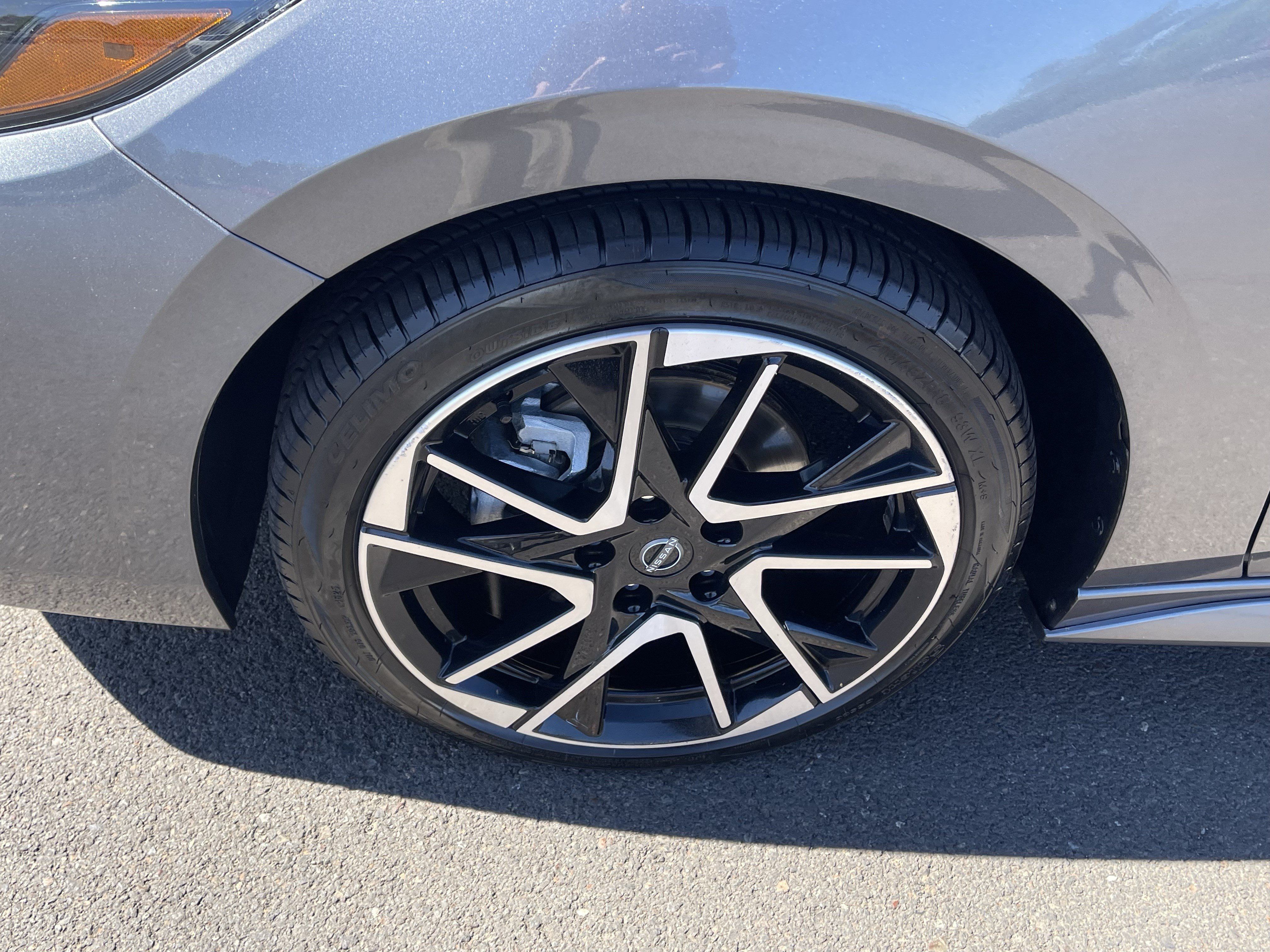 Used 2025 Nissan Sentra SR FWD image 9