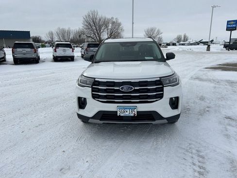 Used 2025 Ford Explorer Active w/ Active Comfort Package image 8