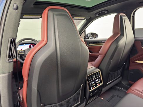Used 2025 Porsche Cayenne Turbo image 41