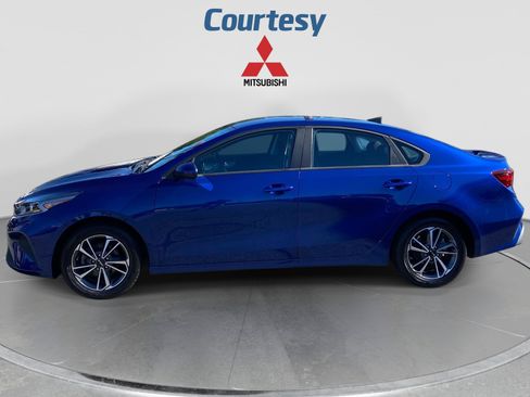 Used 2023 Kia Forte LXS FWD image 2