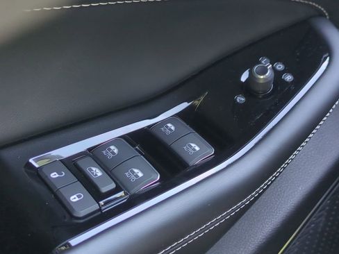 Used 2023 Jeep Grand Cherokee Overland image 28