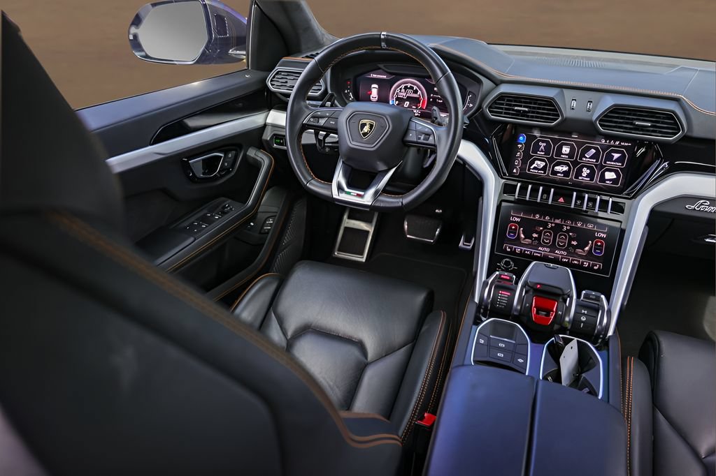 Used 2020 Lamborghini Urus AWD/4WD image 30