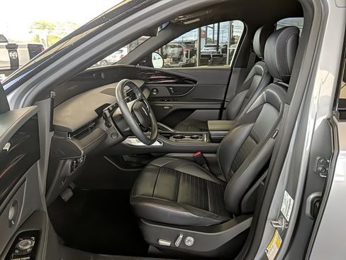 Certified 2024 Lincoln Nautilus Reserve w/ Equipment Group 202A image 11