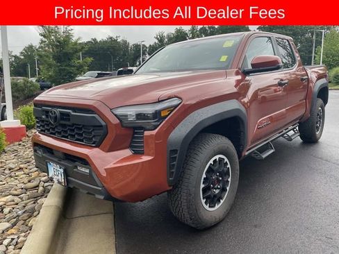Used 2025 Toyota Tacoma TRD Off-Road w/ TRD Off Road Upgrade Package AWD/4WD image 1
