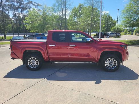 Used 2025 Toyota Tacoma Limited image 8