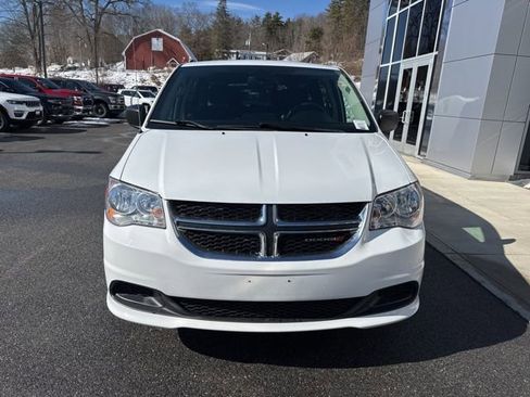 Certified 2019 Dodge Grand Caravan SE image 2