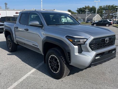 Used 2024 Toyota Tacoma TRD Off-Road image 7