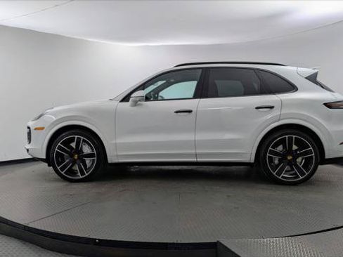 Used 2021 Porsche Cayenne Turbo AWD/4WD image 3