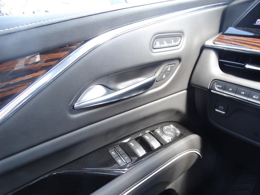 Used 2021 Cadillac Escalade Premium Luxury AWD/4WD image 19