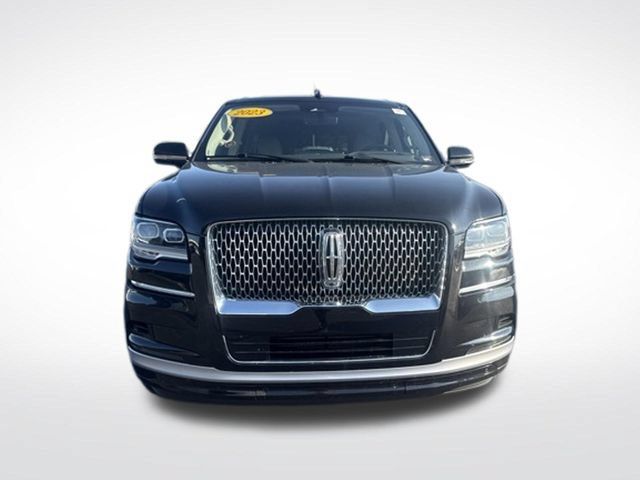 Used 2023 Lincoln Navigator L Reserve AWD/4WD image 2