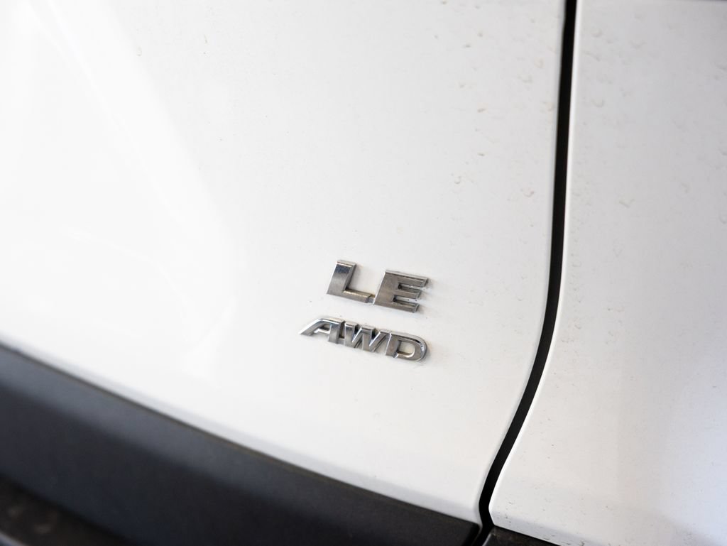Used 2024 Toyota RAV4 LE AWD/4WD image 8
