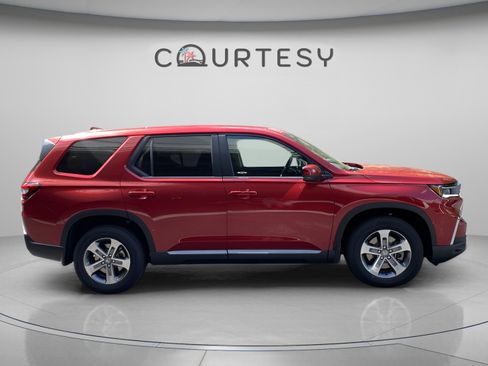 Used 2023 Honda Pilot EX-L image 4