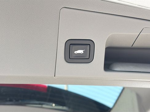 Used 2018 Cadillac XT5 Luxury w/ Driver Awareness Package image 13